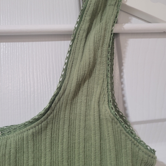 Green Tank - Picture 4 of 4